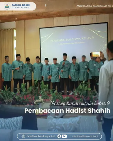 Persembahan Pembacaan Hadits Shahih Oleh Siswa Kelas IX Pada Momen Wisuda