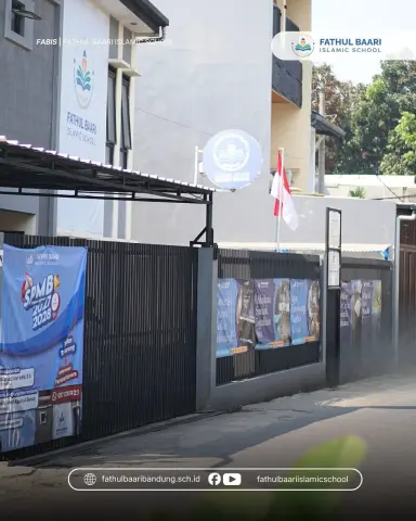 Gedung Sekolah Nampak Depan
